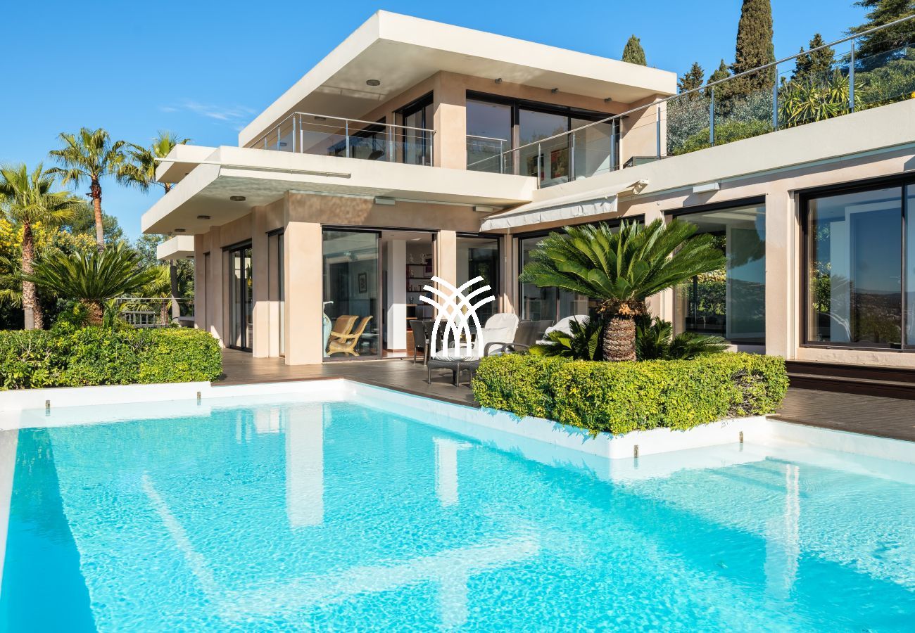 Villa à Cannes - 5 Seasons ****