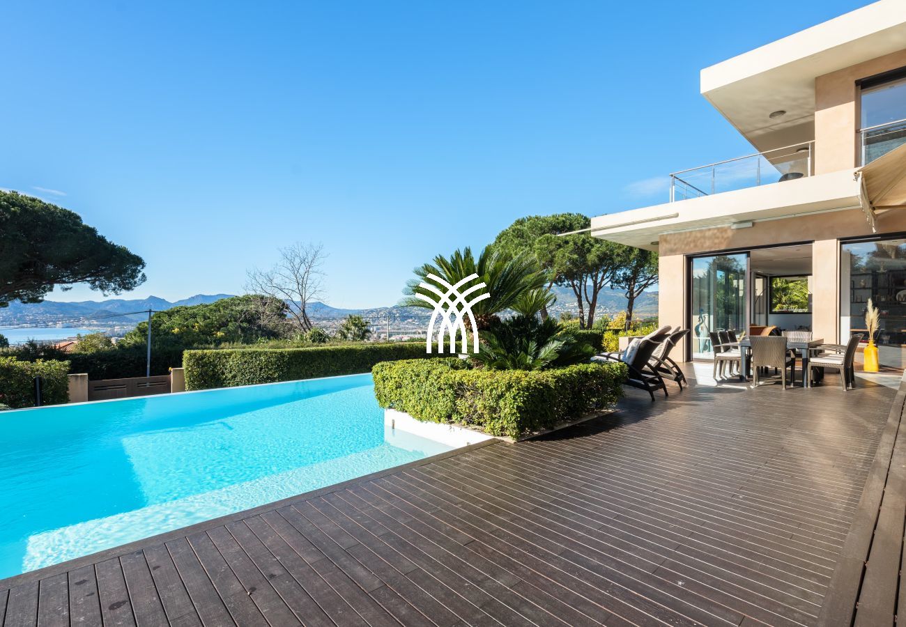 Villa à Cannes - 5 Seasons ****