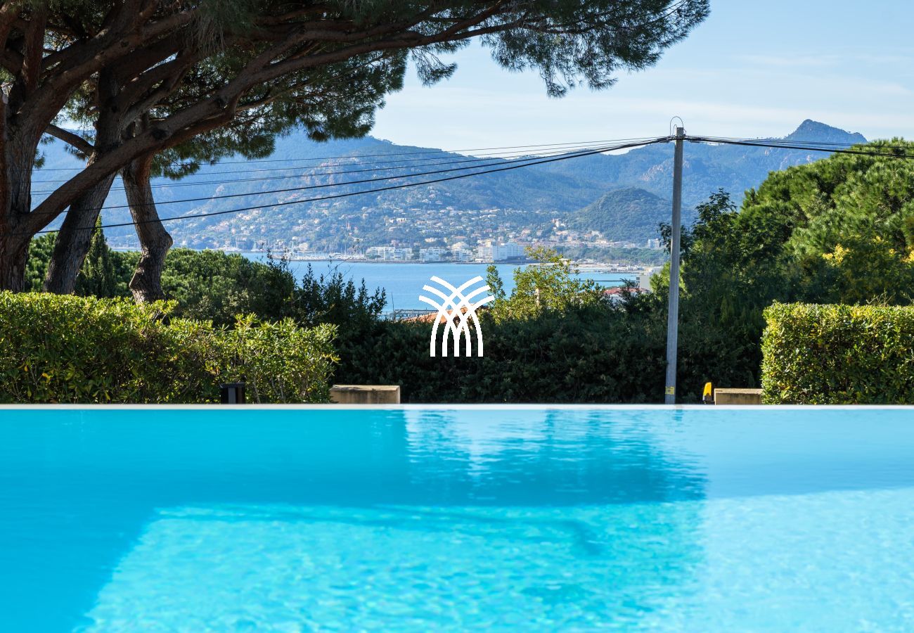 Villa à Cannes - 5 Seasons ****