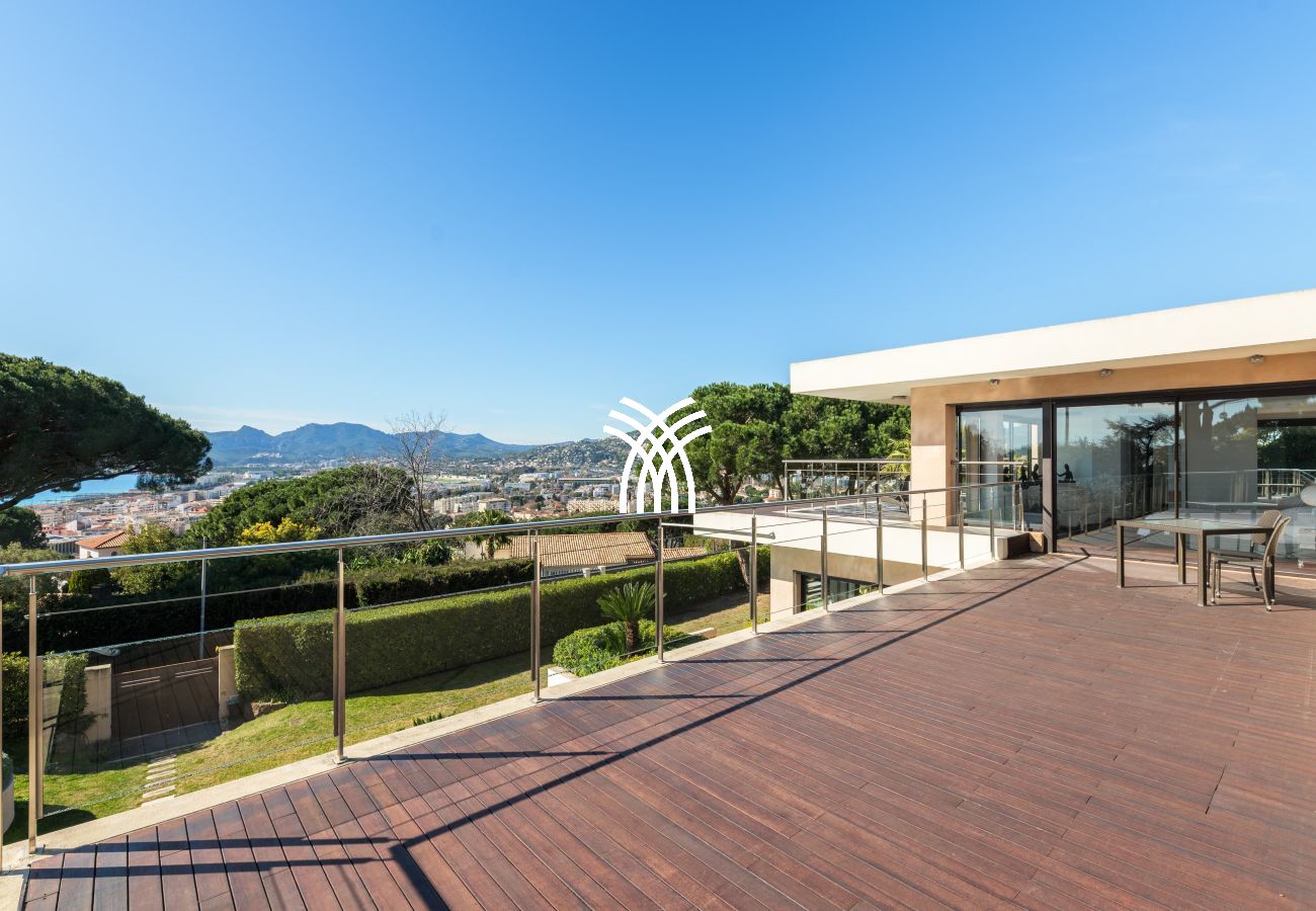 Villa à Cannes - 5 Seasons ****