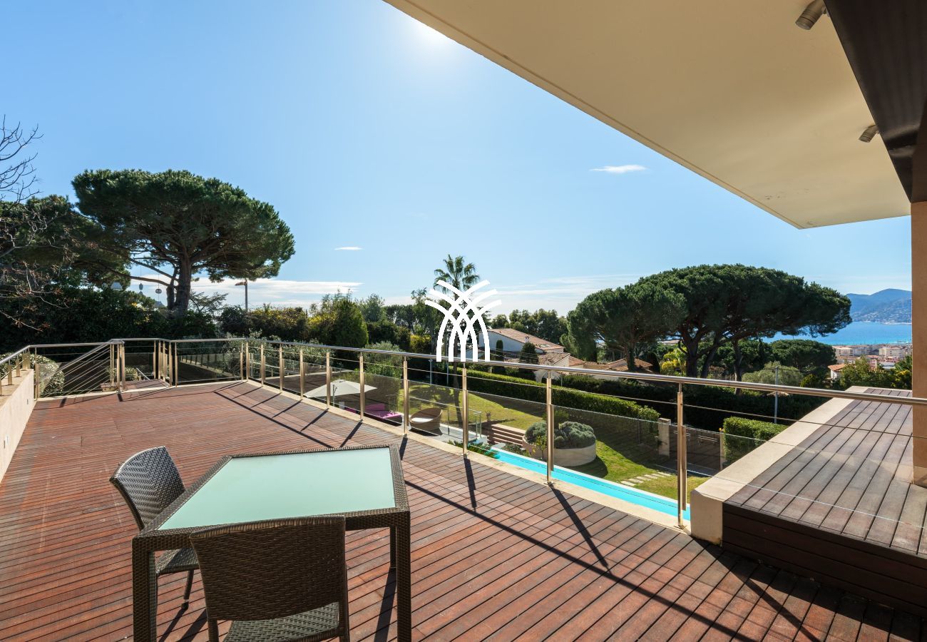Villa à Cannes - 5 Seasons ****