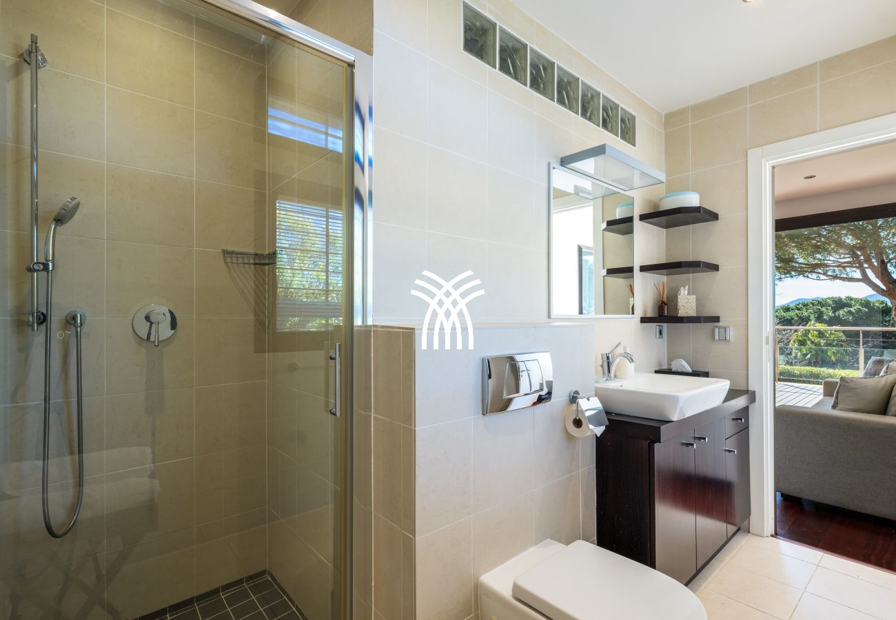 Villa à Cannes - 5 Seasons ****