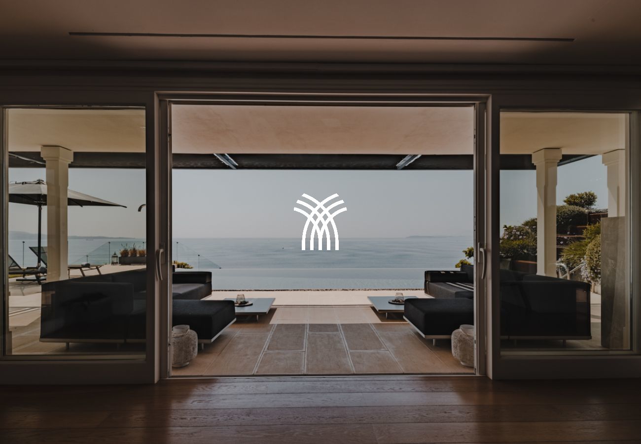 Villa à Nissaki - The Edge