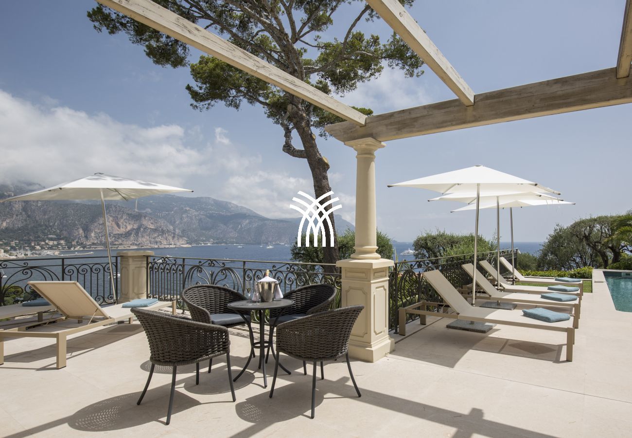 Villa à Saint-Jean-Cap-Ferrat - La Pointe