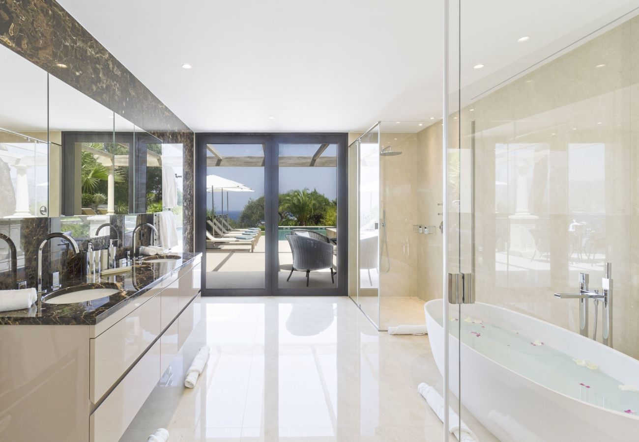 Villa à Saint-Jean-Cap-Ferrat - La Pointe