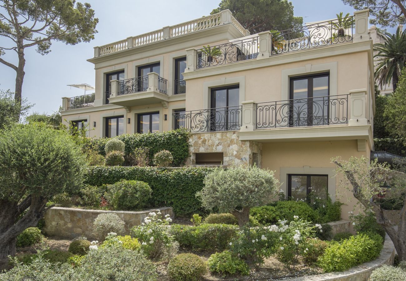 Villa à Saint-Jean-Cap-Ferrat - La Pointe