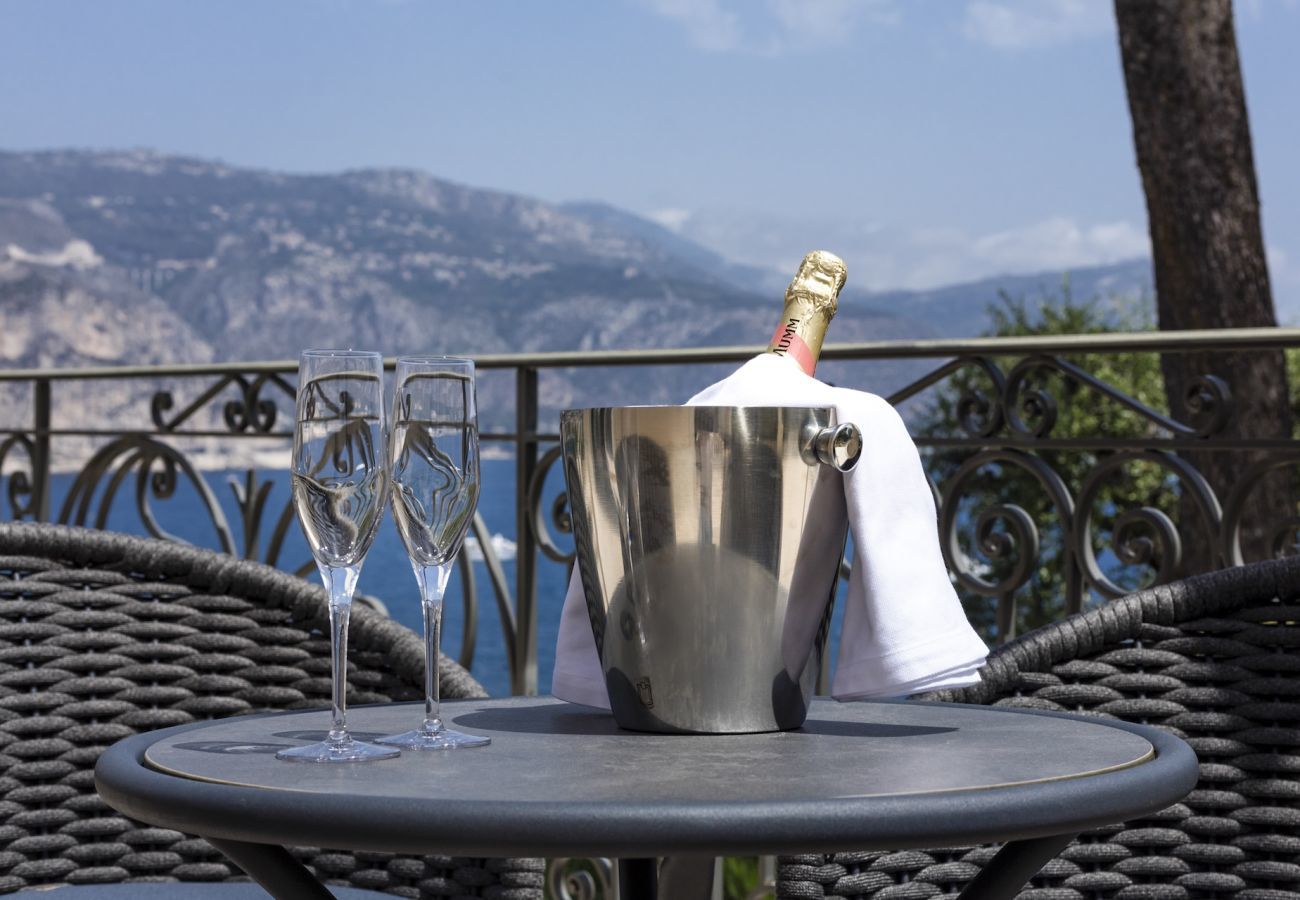 Villa à Saint-Jean-Cap-Ferrat - La Pointe