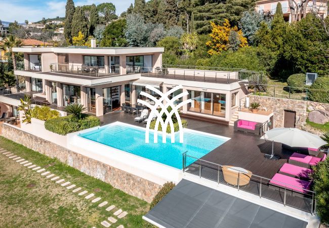 Villa in Cannes - 5 Seasons ****