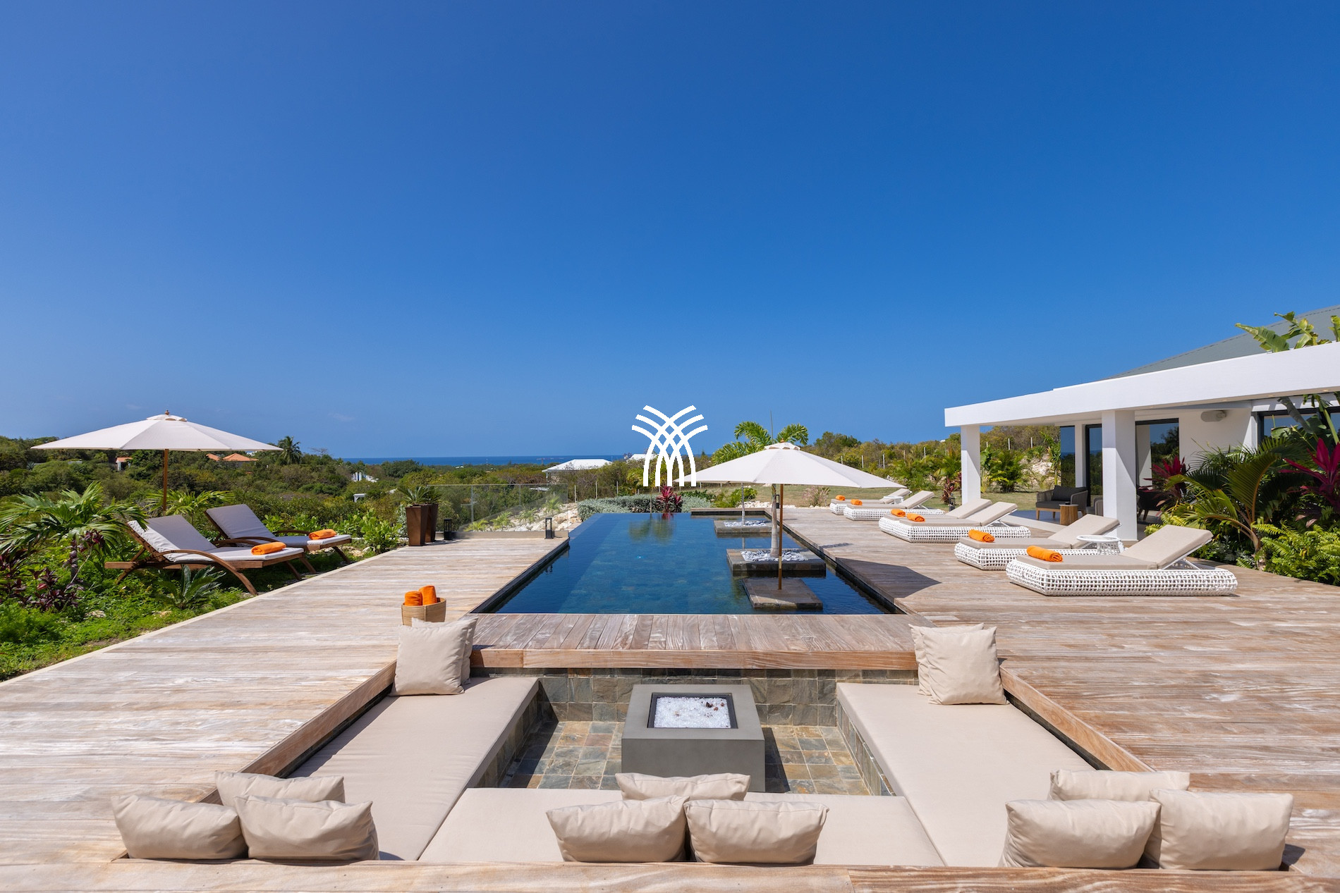 Villa/Dettached house in Terres Basses - Nuit Jade