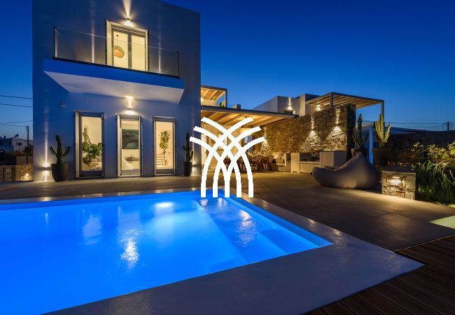 Villa in Paros - Black Pearl