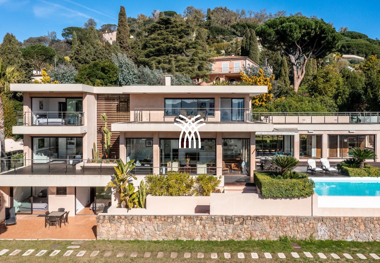 Villa in Cannes - 5 Seasons ****