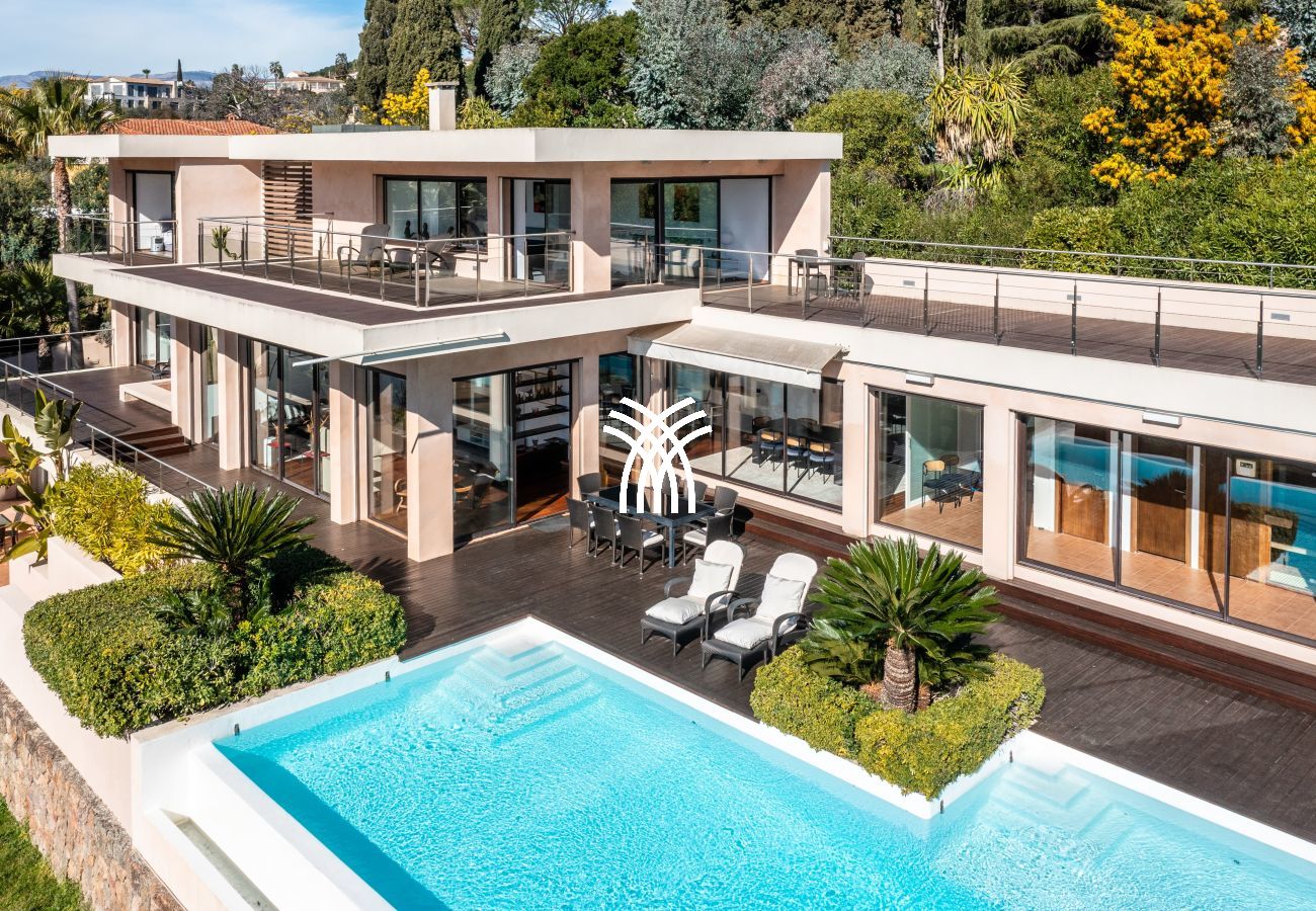 Villa in Cannes - 5 Seasons ****