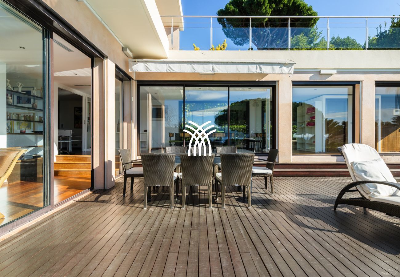 Villa in Cannes - 5 Seasons ****