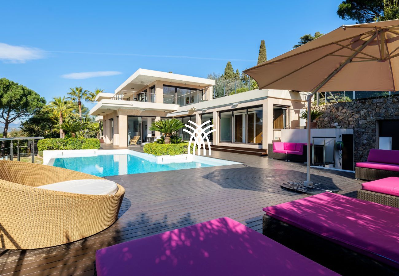 Villa in Cannes - 5 Seasons ****