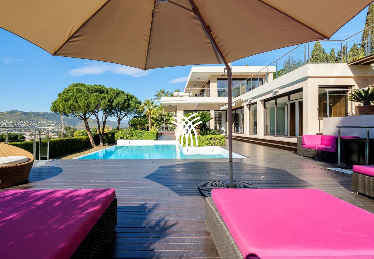 Villa in Cannes - 5 Seasons ****