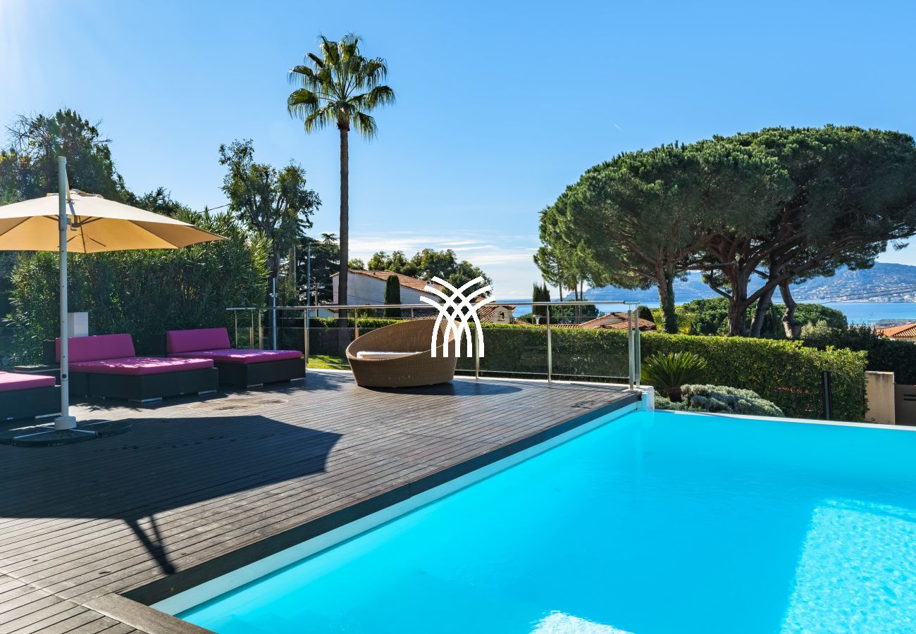 Villa in Cannes - 5 Seasons ****