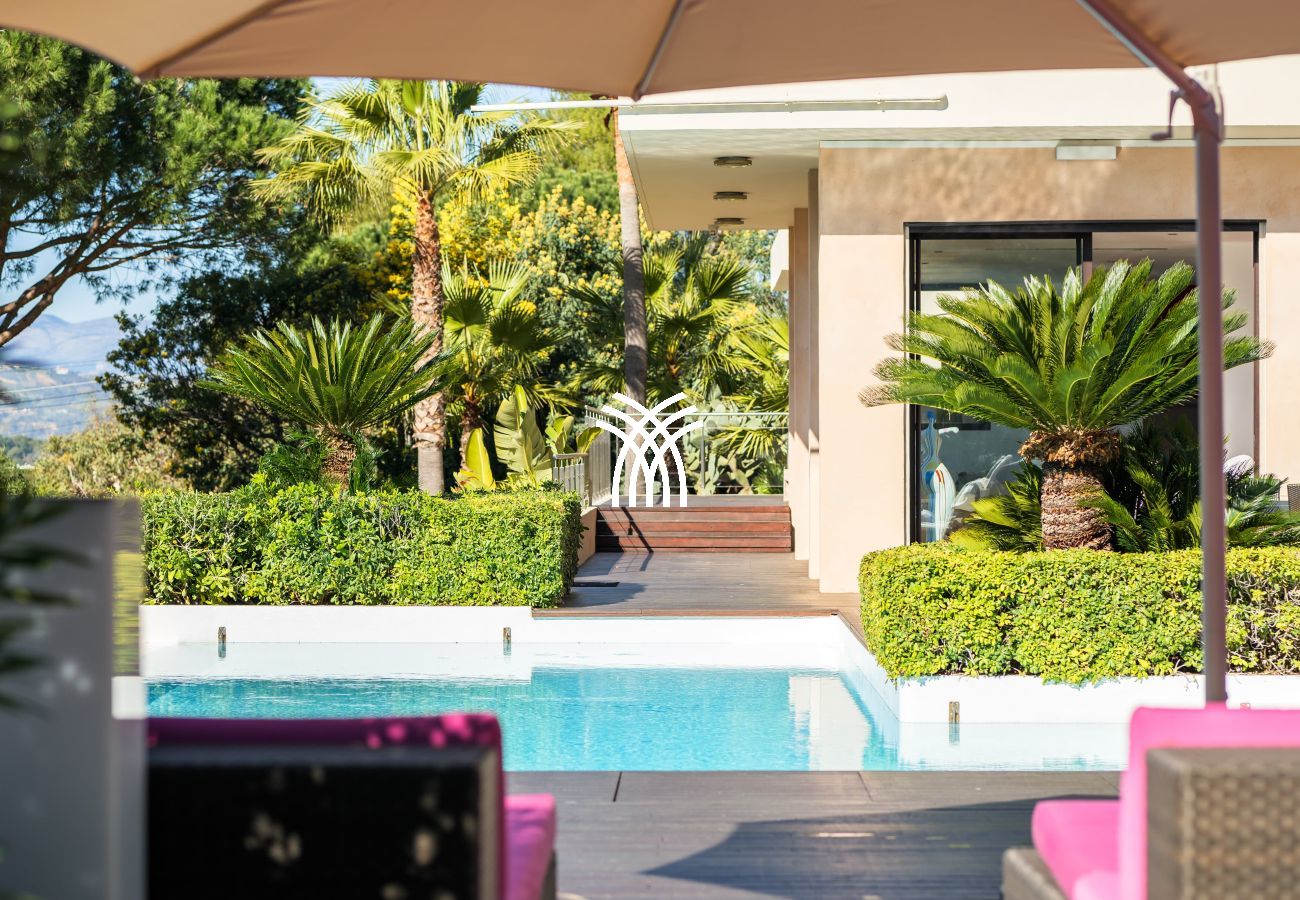 Villa in Cannes - 5 Seasons ****