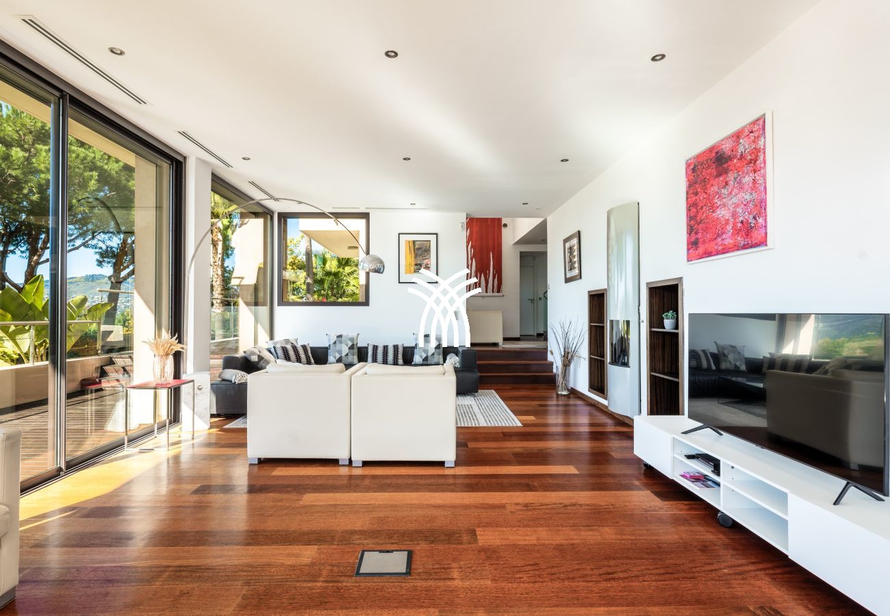 Villa in Cannes - 5 Seasons ****