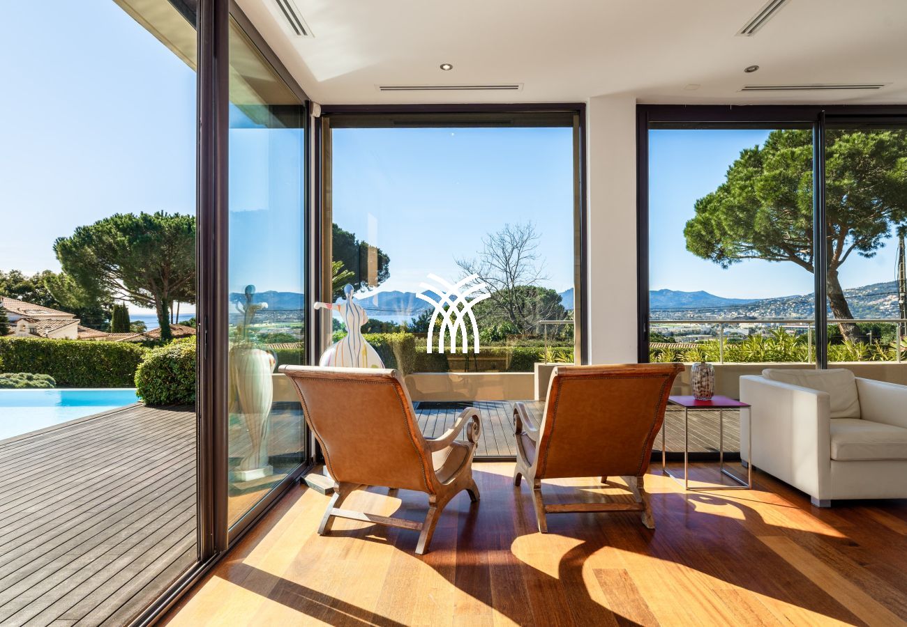 Villa in Cannes - 5 Seasons ****