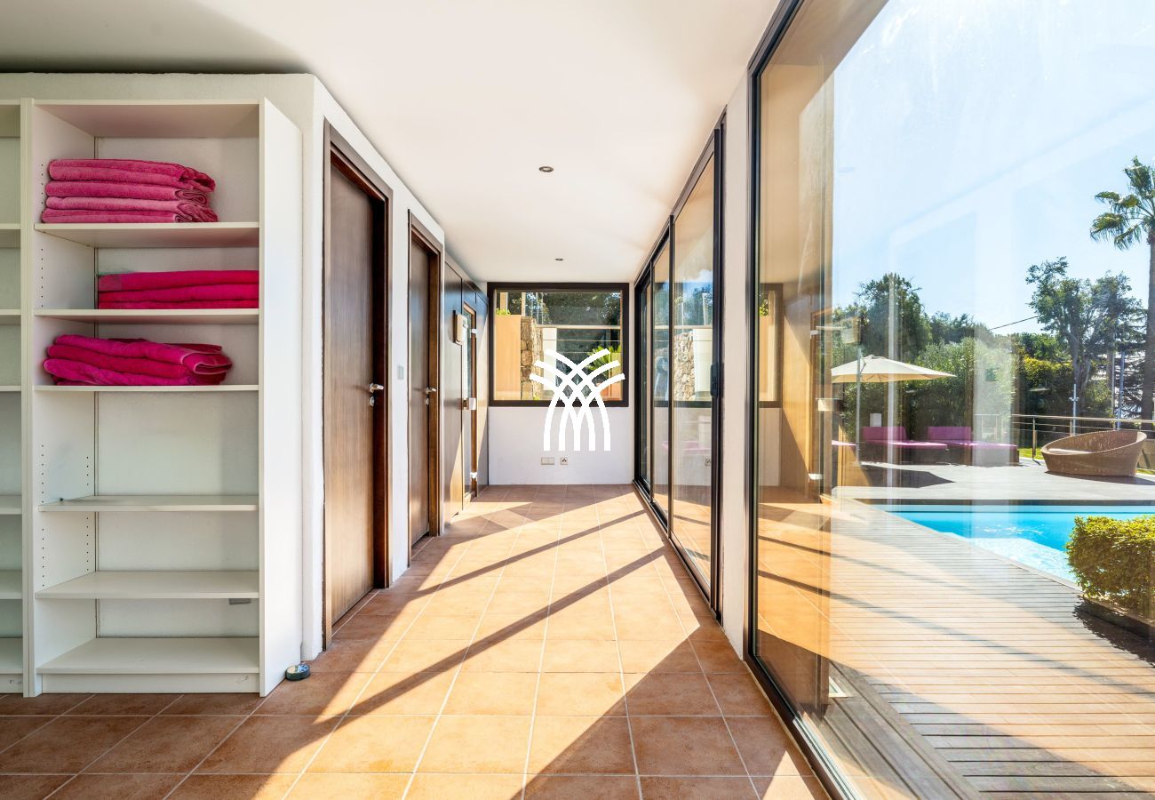 Villa in Cannes - 5 Seasons ****
