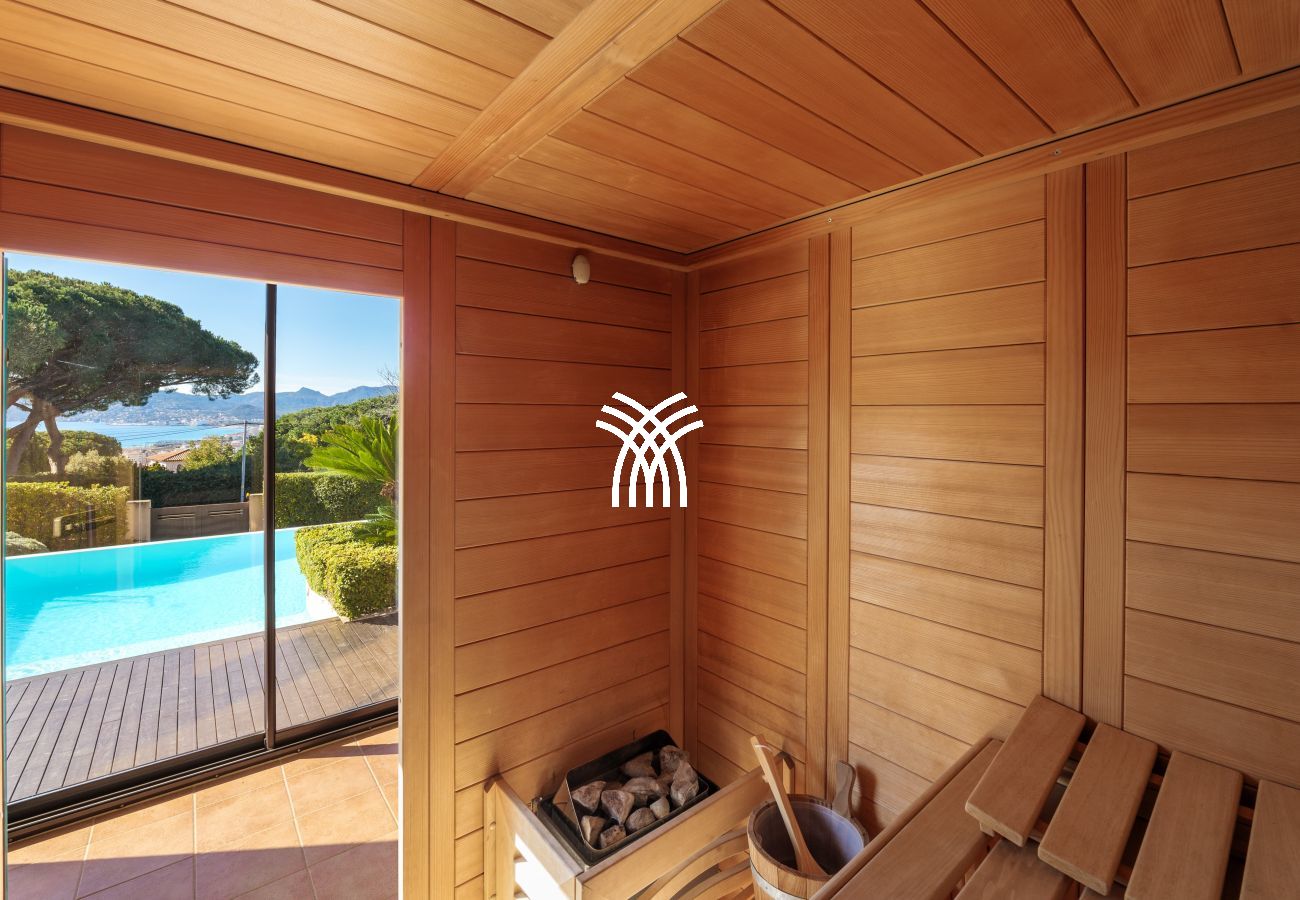 Villa in Cannes - 5 Seasons ****
