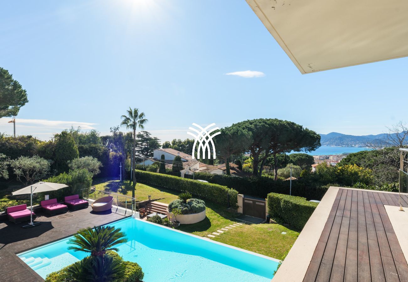 Villa in Cannes - 5 Seasons ****