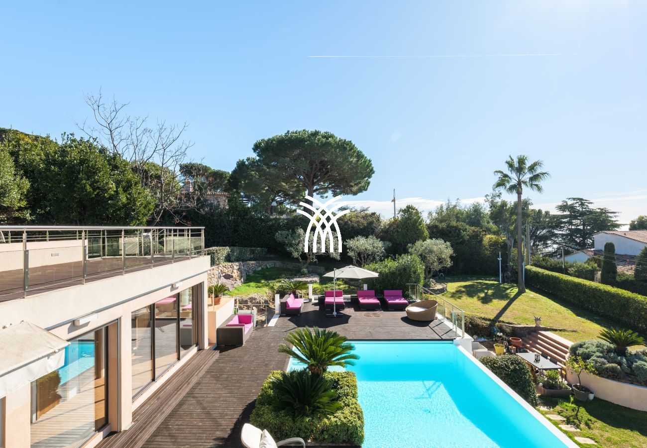 Villa in Cannes - 5 Seasons ****