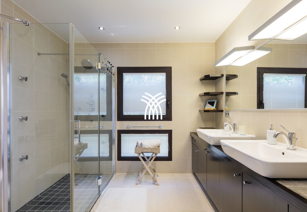 Villa in Cannes - 5 Seasons ****