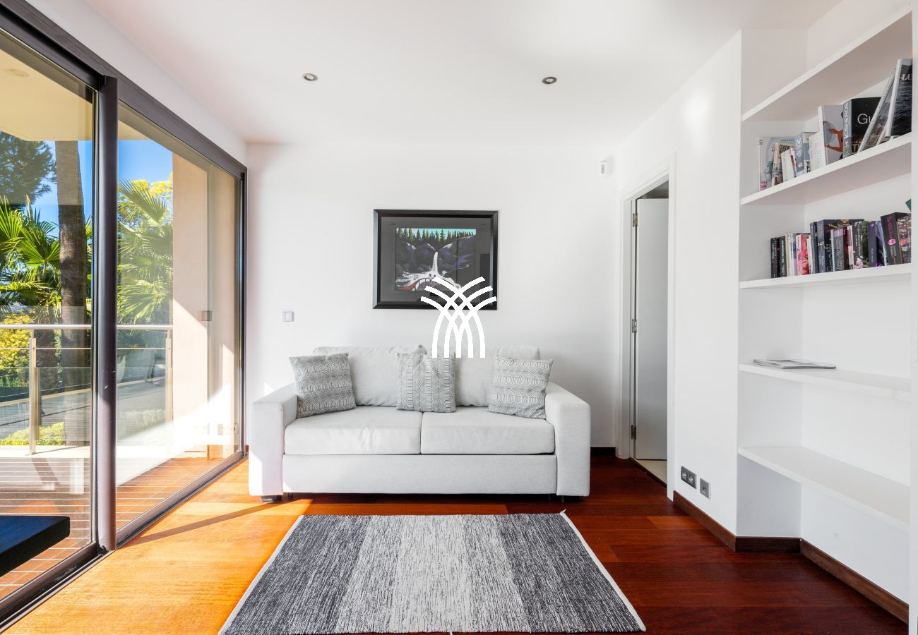 Villa in Cannes - 5 Seasons ****