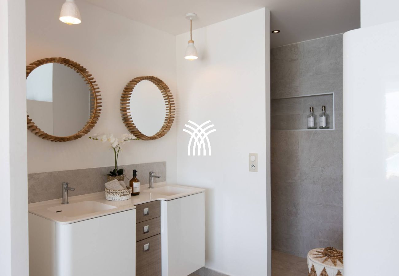 Villa in Cul-de-sac - Vogue Art