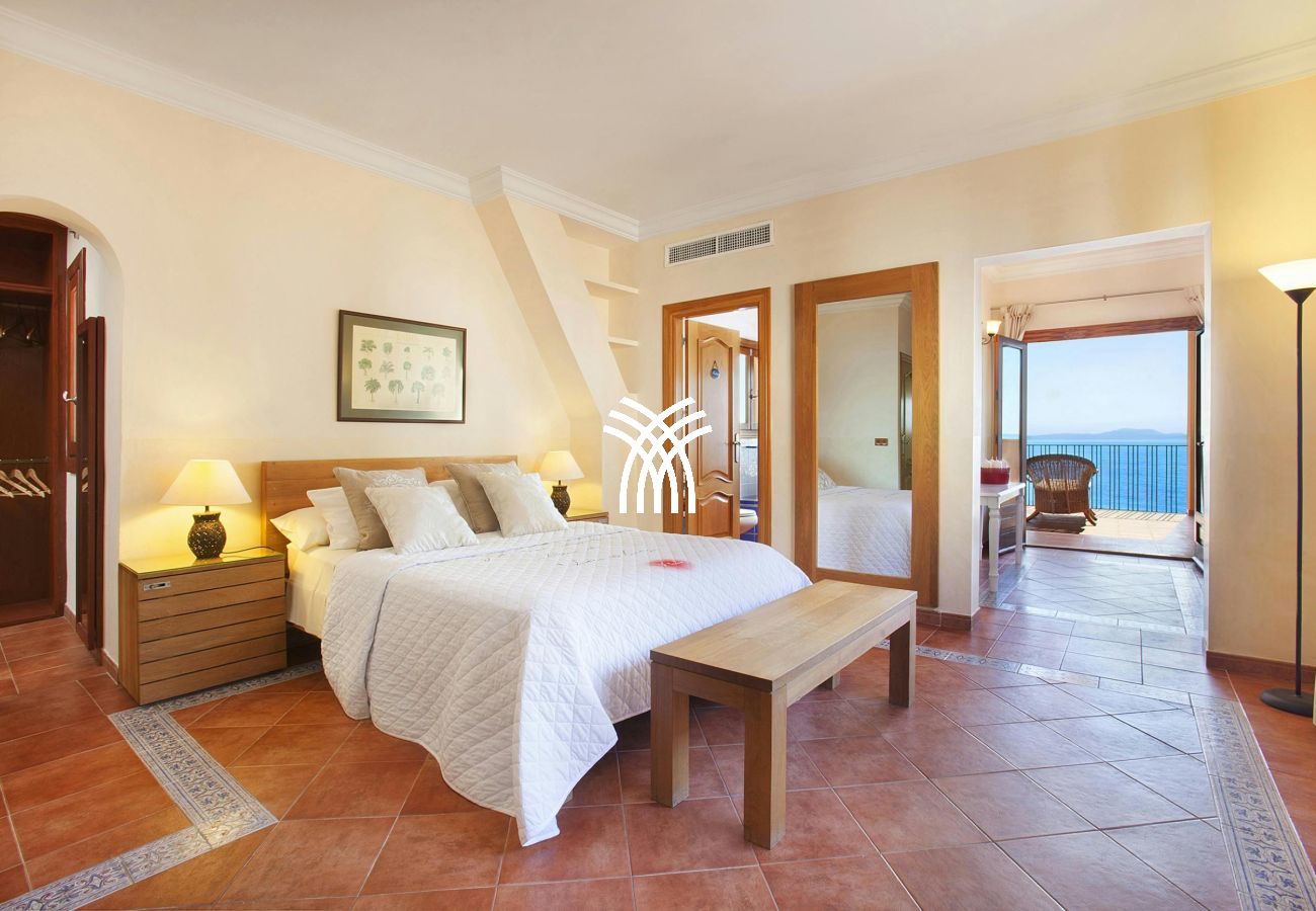 Villa in Badia Grand - Cabello