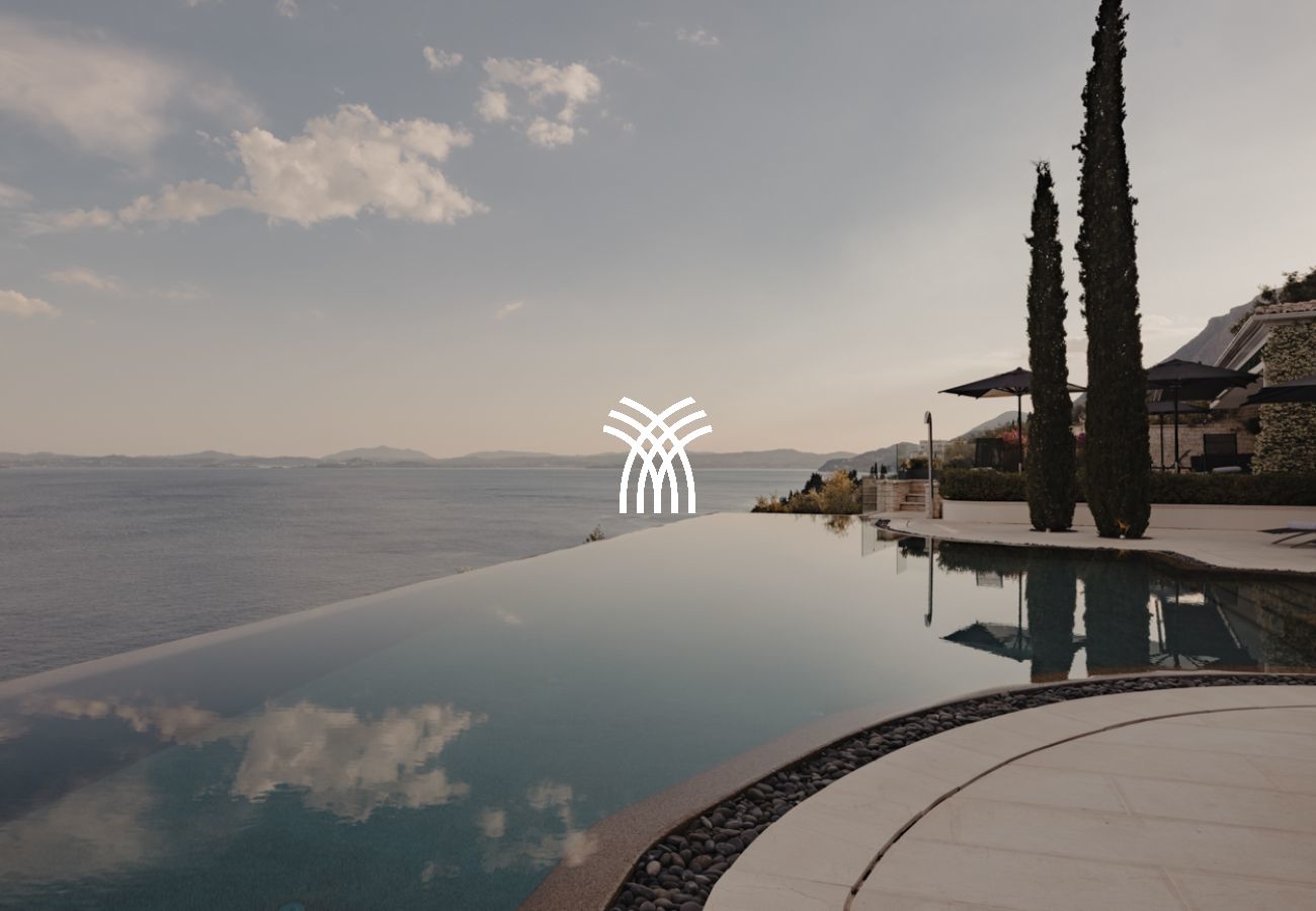 Villa in Nissaki - The Edge