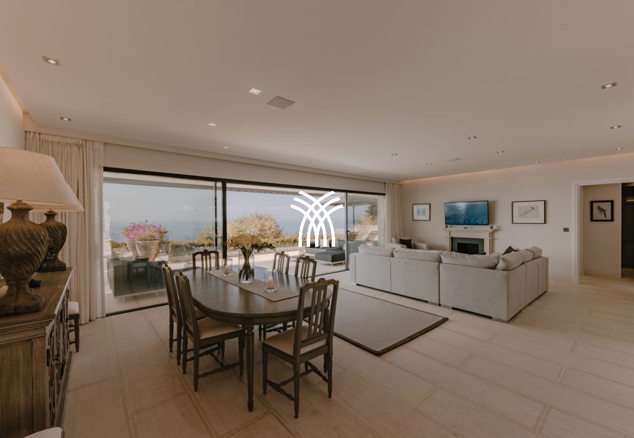 Villa in Nissaki - The Edge