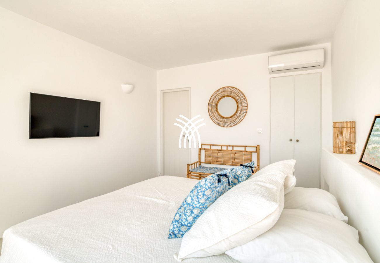 Villa in Naousa - Tchi Tcha