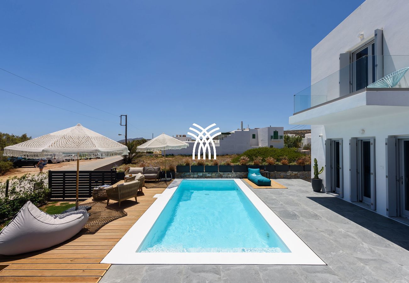 Villa in Paros - Black Pearl