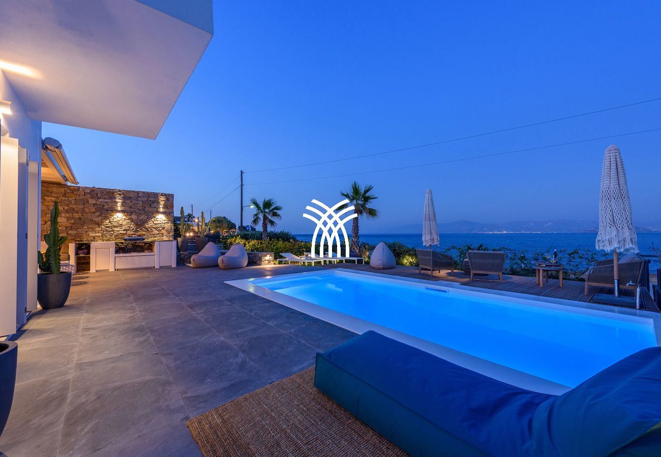 Villa in Paros - Black Pearl