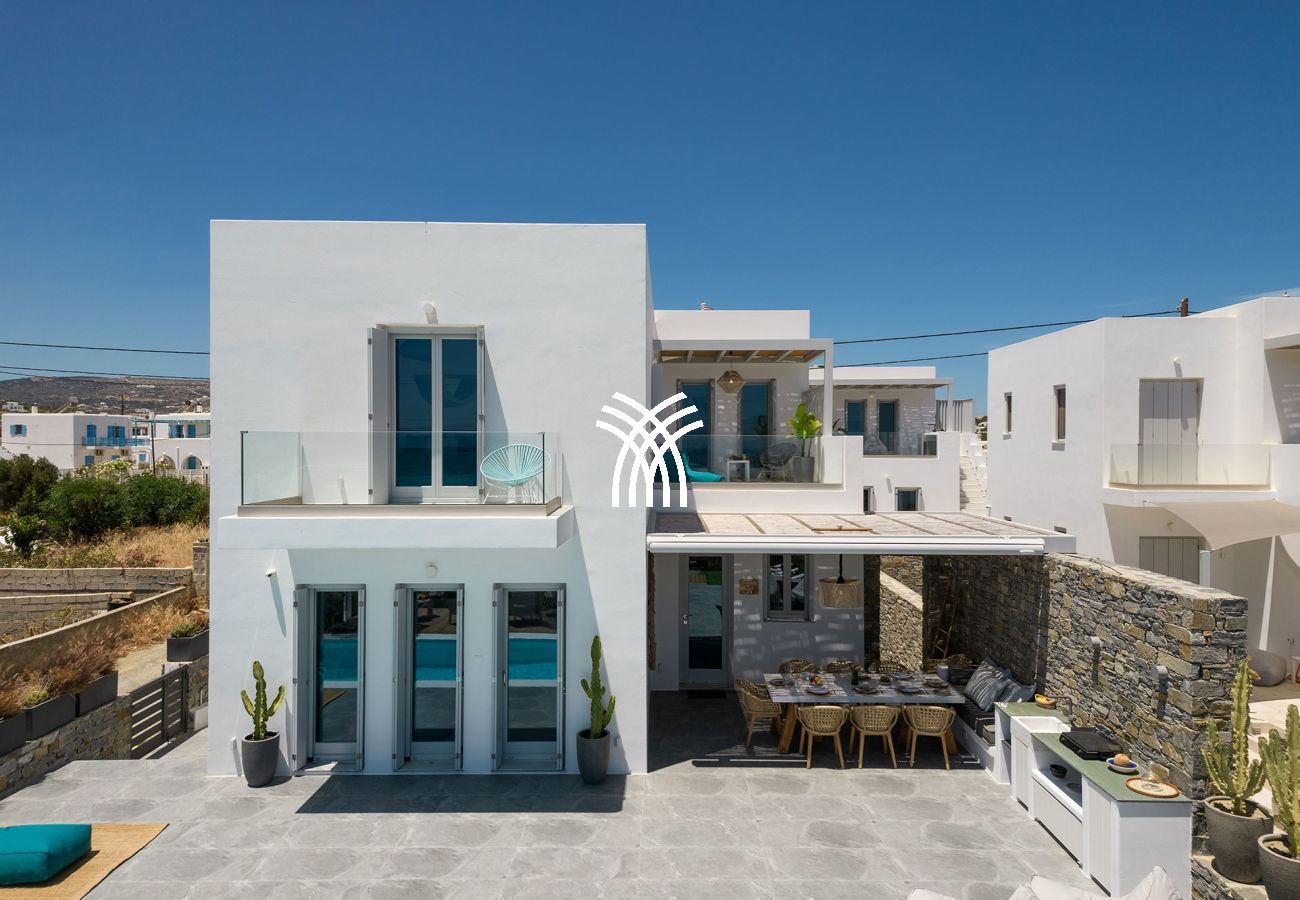 Villa in Paros - Black Pearl