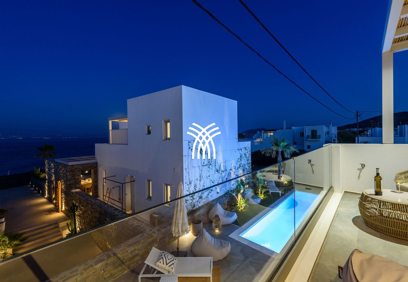 Villa in Paros - Black Pearl
