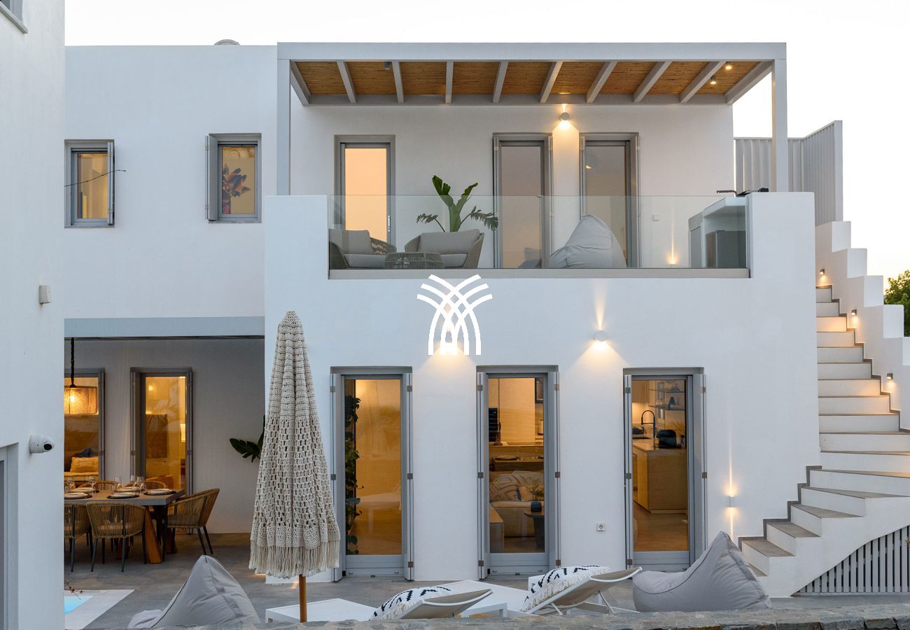 Villa in Paros - Black Pearl