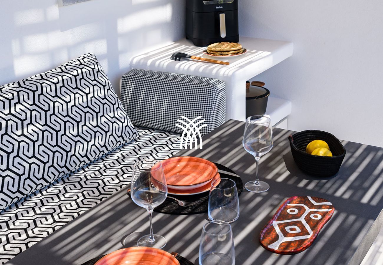 Villa in Paros - Black Pearl