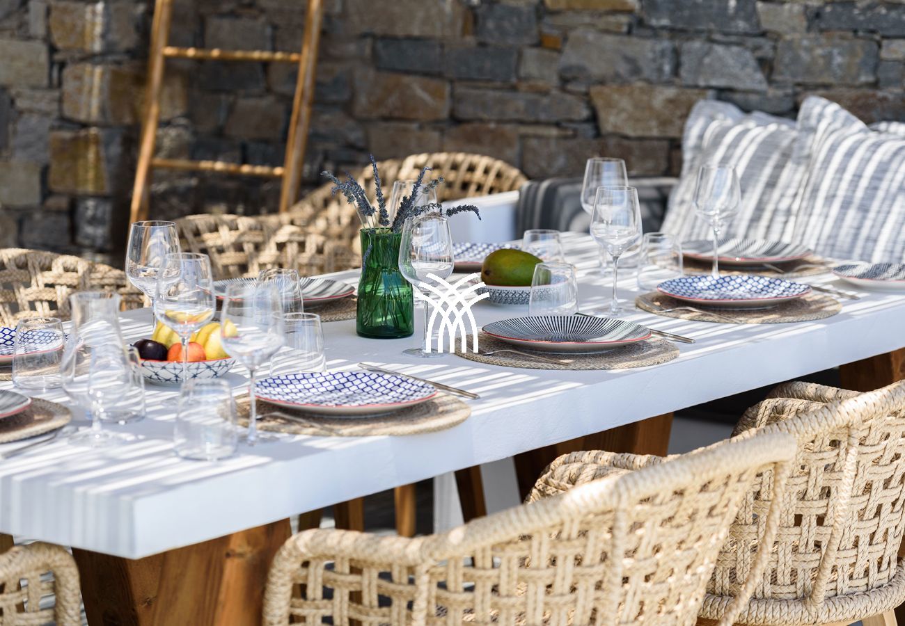 Villa in Paros - Black Pearl