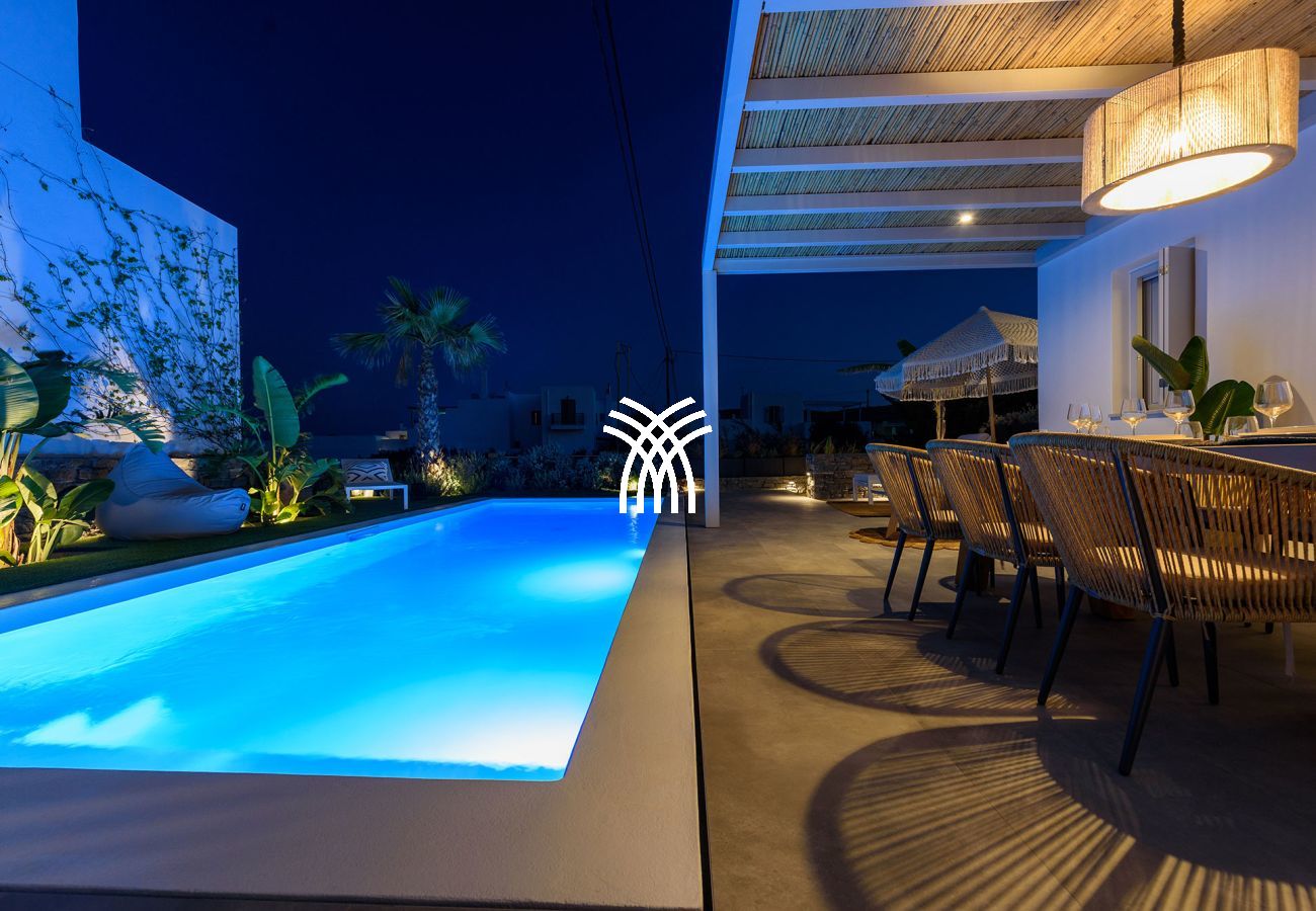 Villa in Paros - Black Pearl