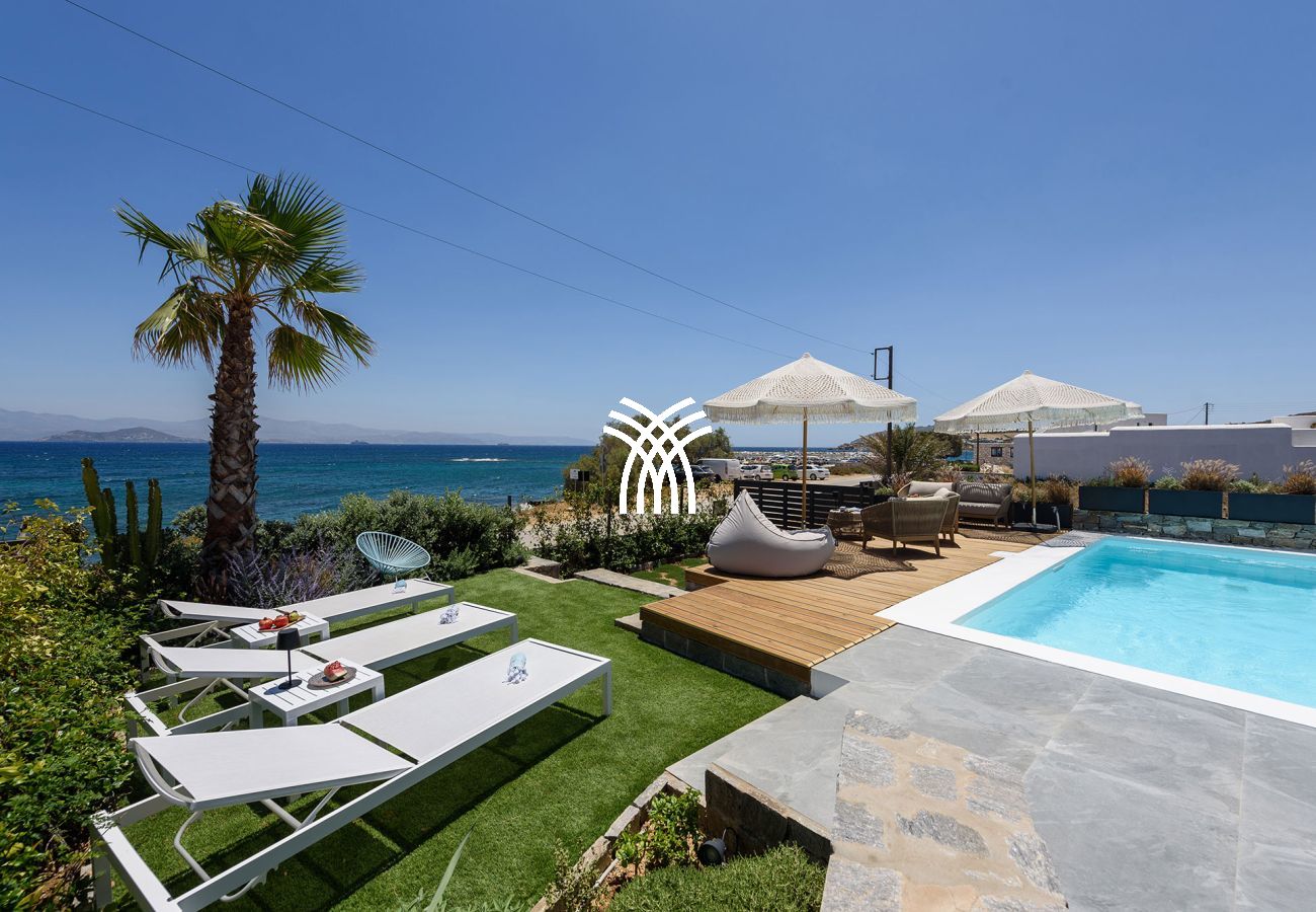 Villa in Paros - Black Pearl