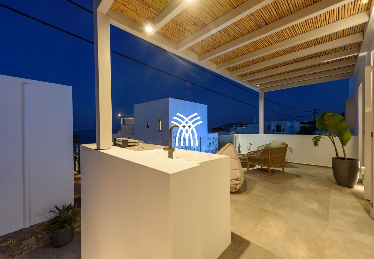 Villa in Paros - Black Pearl