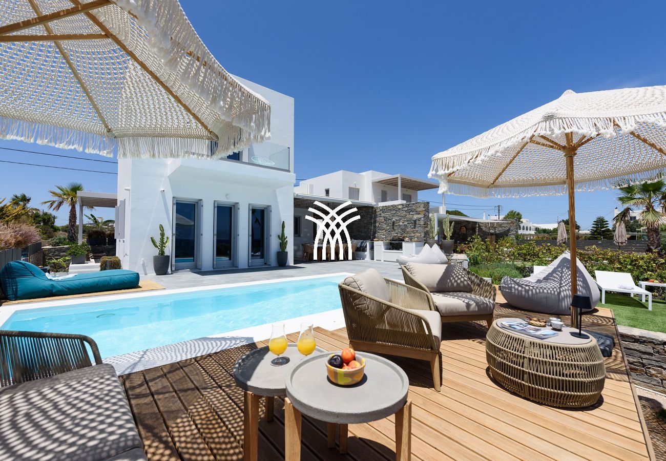 Villa in Paros - Black Pearl