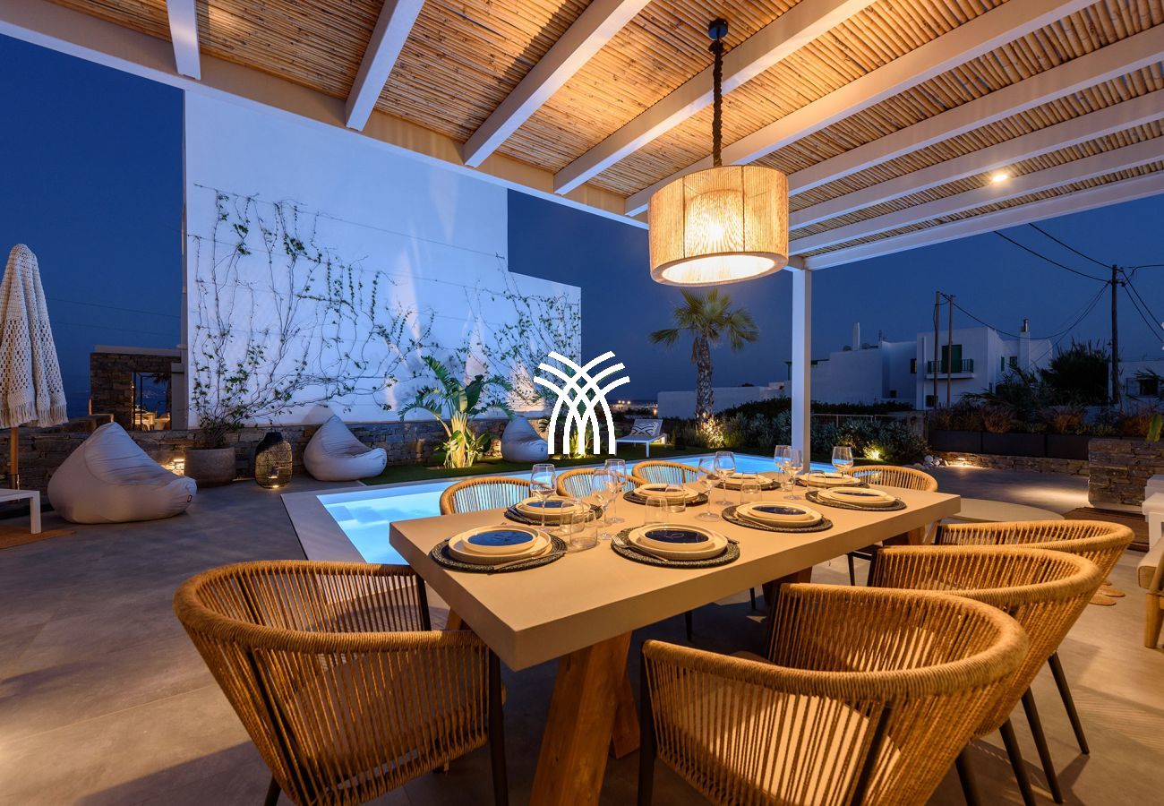 Villa in Paros - Black Pearl