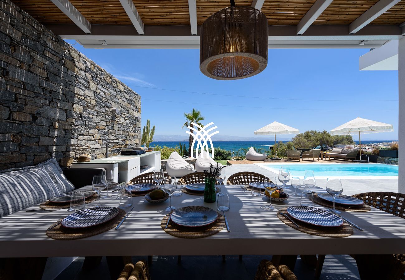 Villa in Paros - Black Pearl