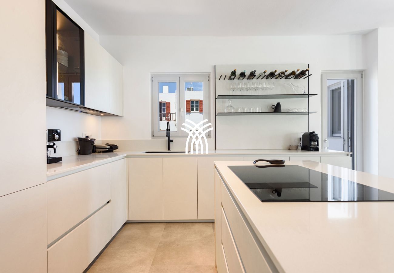 Villa in Paros - Black Pearl