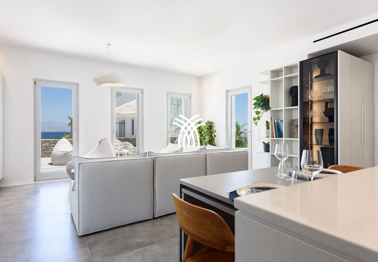 Villa in Paros - Black Pearl