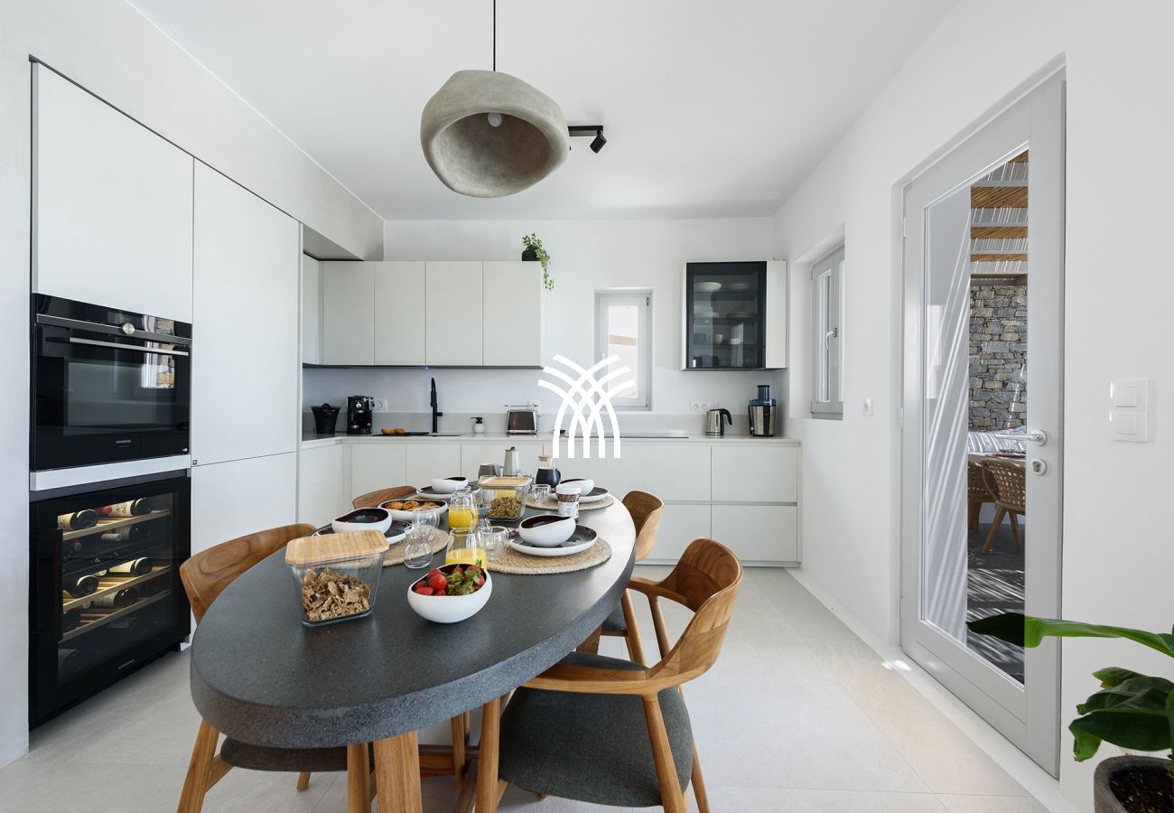 Villa in Paros - Black Pearl